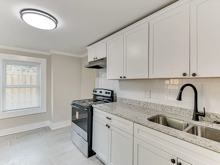 325 Meridian Ave — Photo 15