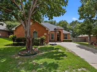 708 Hummingbird Trl, Crowley, TX 76036
