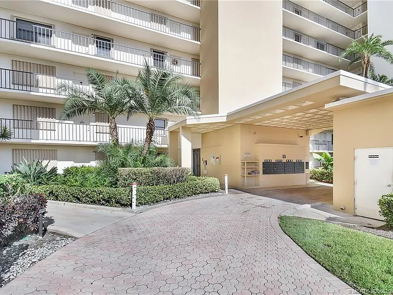 10044 S Ocean Dr #401 — Photo 2