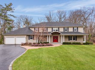 9 Mariners Ct, Centerport, NY 11721