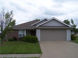 415 S Russell St, Oak Grove, MO 64075