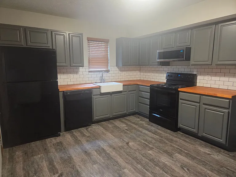 109 S 1st St #1 — Photo 3