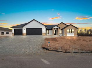 5752 N Sequoia Dr, Appleton, WI 54913