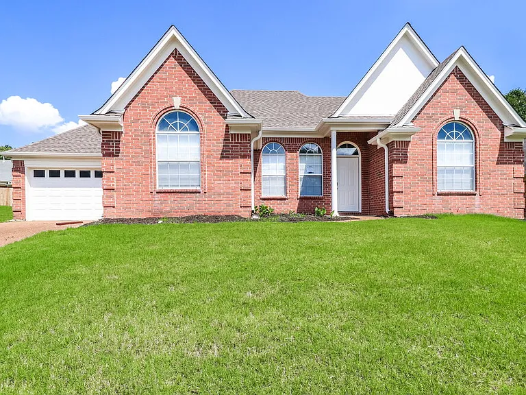 1052 Mossy Knoll Dr — Photo 1