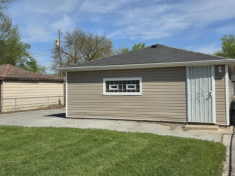 3129 Kenwood St — Photo 3