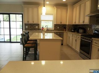 1006 Morningside Ln, Fort Lee, NJ 07024