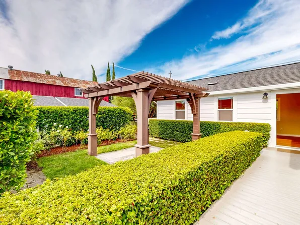 871 Dowdell Ln, Saint Helena, CA 94574