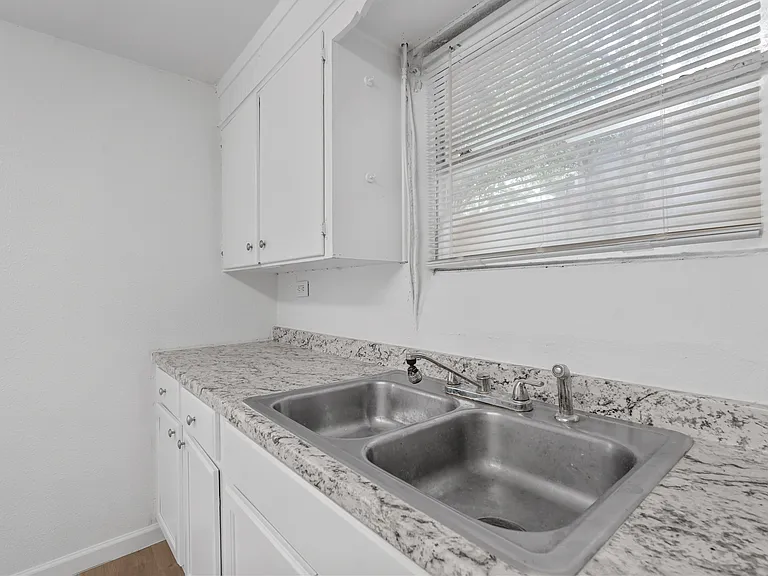 120 E Monterey St #120 — Photo 3