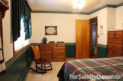 Master Bedroom b
						:
						Looking South