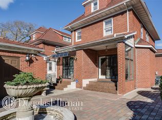 6950 Exeter St, Forest Hills, NY 11375