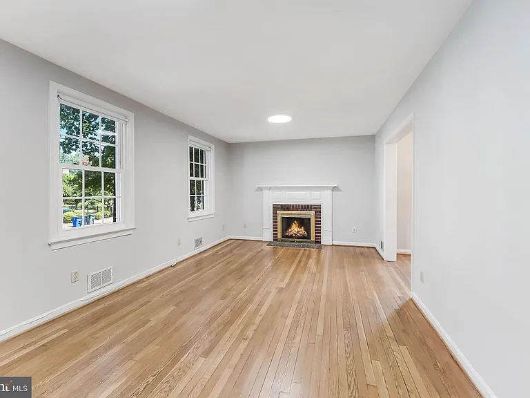 1005 N Lebanon St — Photo 4