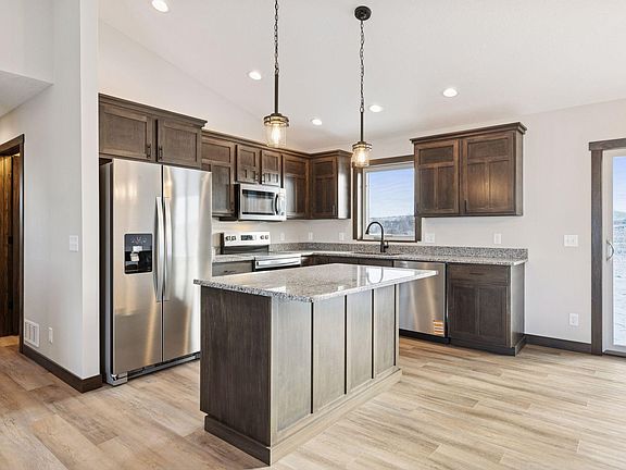 2nd image of 492 Coyote Way