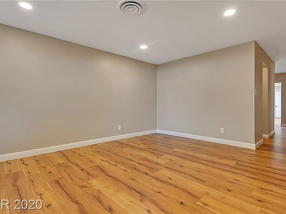 3rd image of 3042 El Camino Ave