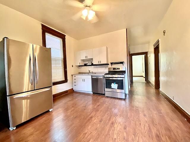 1st image of 1410 W Cornelia Ave #1