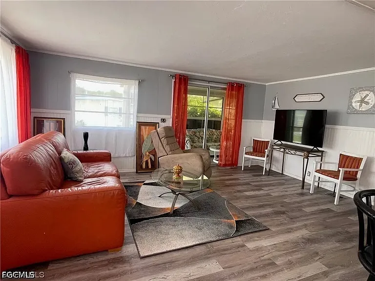 5524 Sir Walter Way — Photo 3