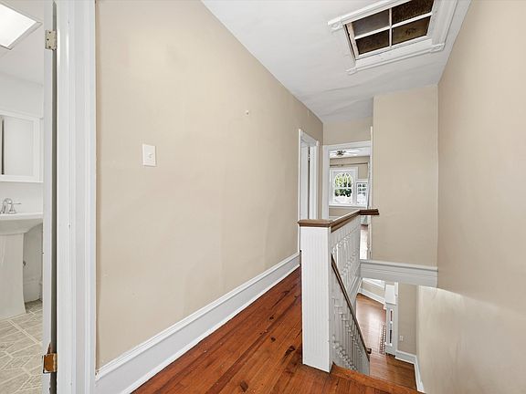 4th image of 506 W Harvey St Floor 2