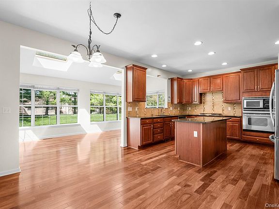 5th image of 411 Vassar Place