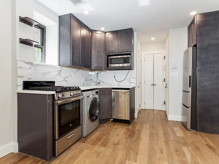313 E 61st St #3D — Photo 3