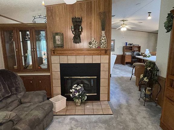 5th image of 589 Clover Ln