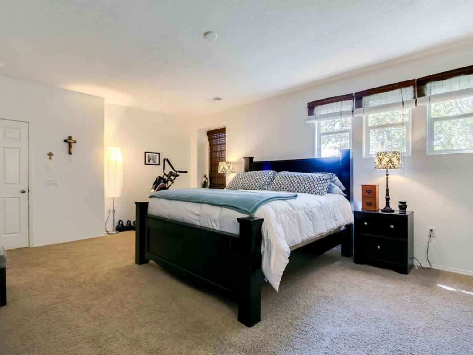 2 bed, 1367 sqft, $2,300 — Photo 3
