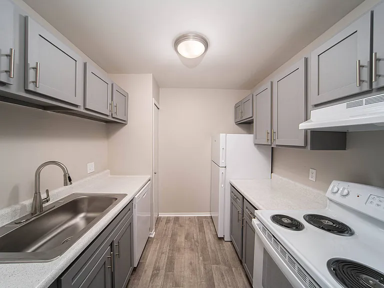Greyberry Park Apartments — Photo 3