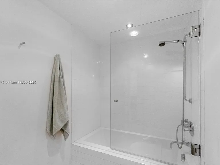 100 Lincoln Rd #923 — Photo 20