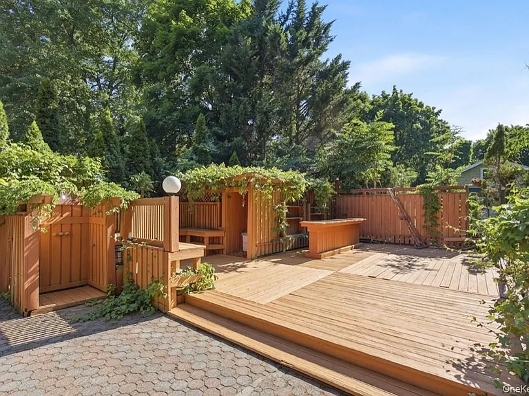 1 Bridle Path Dr — Photo 40
