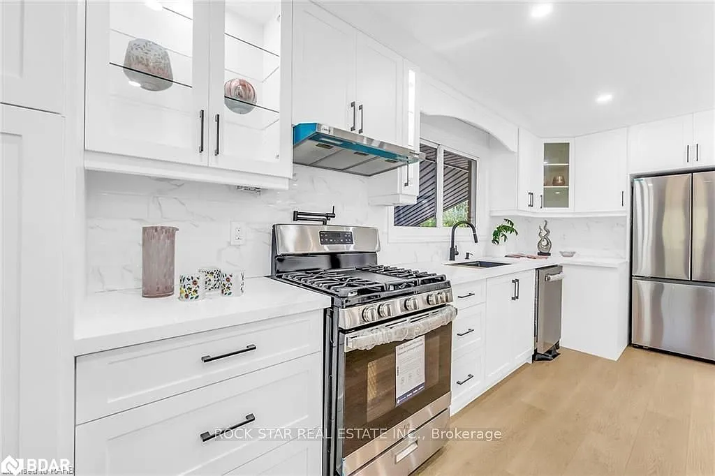 3 bed, $2,400 — Photo 4