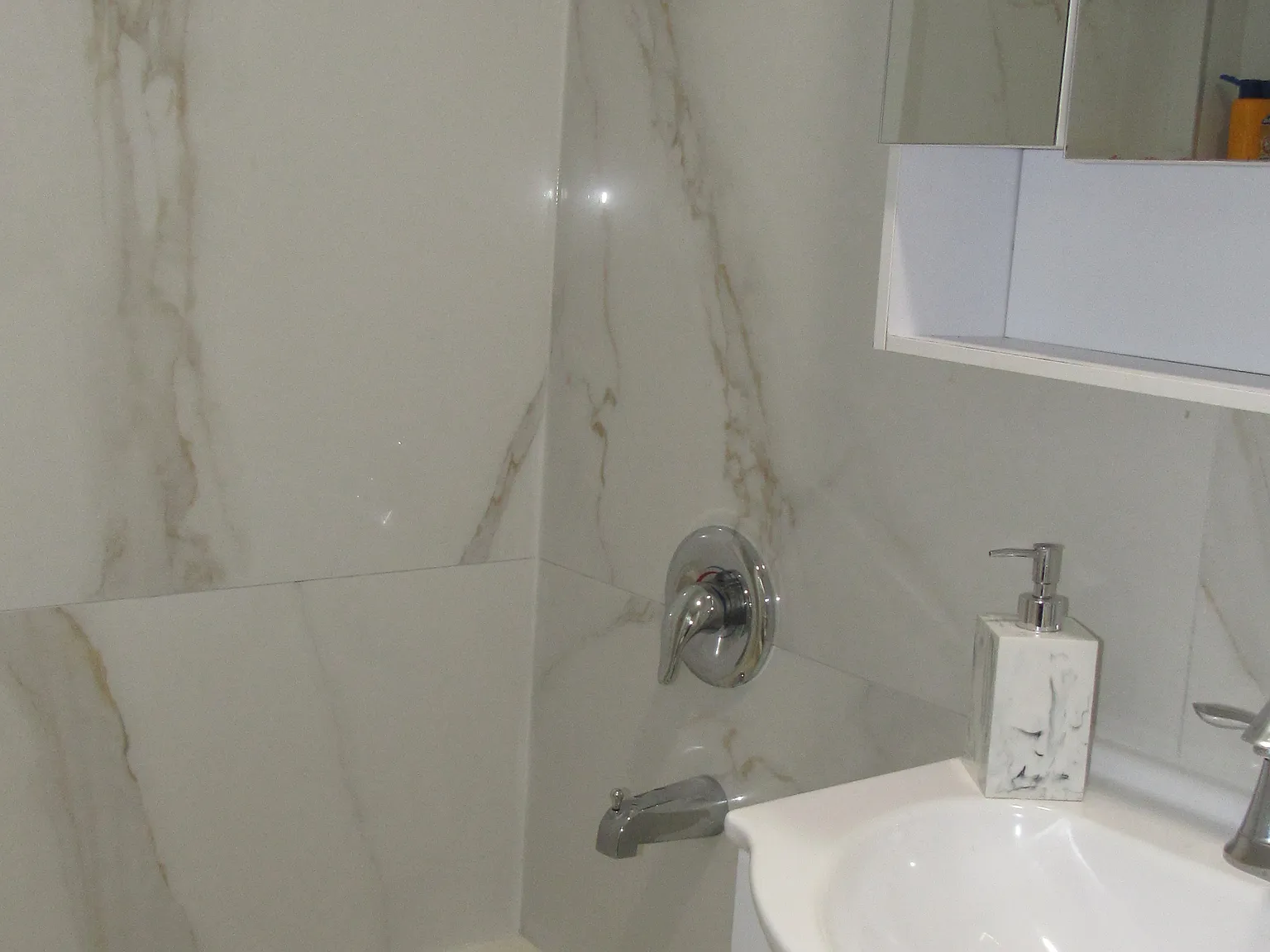 2 bed, 600 sqft, $2,400 — Photo 3