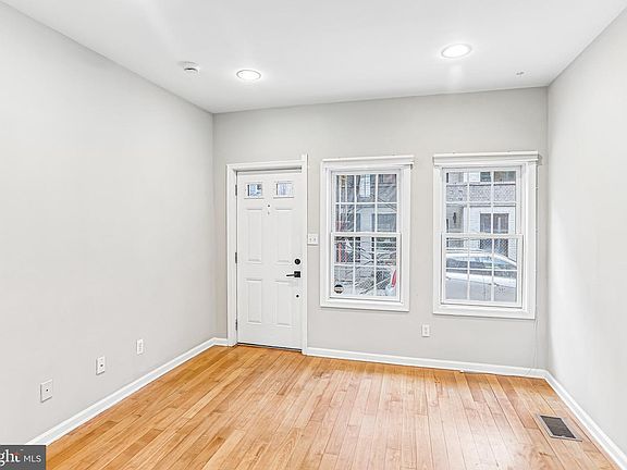 3rd image of 2337 Montrose St