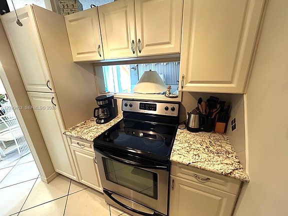 5th image of 920 SW 11th Ave APT 9D