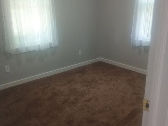 3rd image of 1136 E Buena Vista Ave