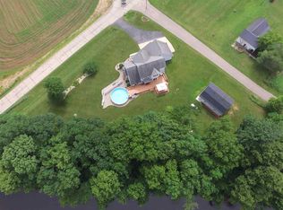 E7724 Ostrander Rd, New London, WI 54961