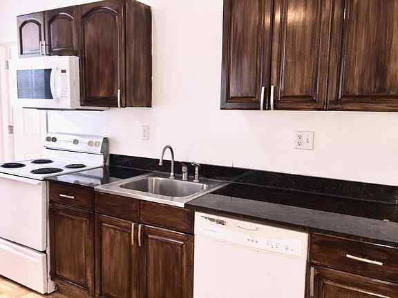 2nd image of 2745 Pestalozzi St #1