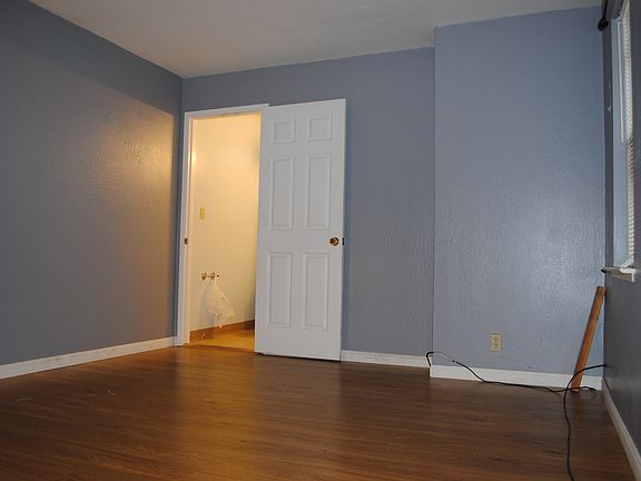 5th image of 3512 72nd Ave