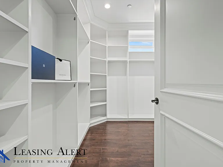 5011 Hayvenhurst Ave #5011 — Photo 39