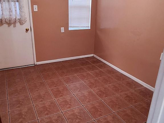 5th image of 4610 E 53rd St