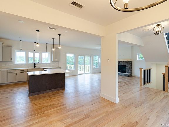 5th image of 750 Ridgebury Road