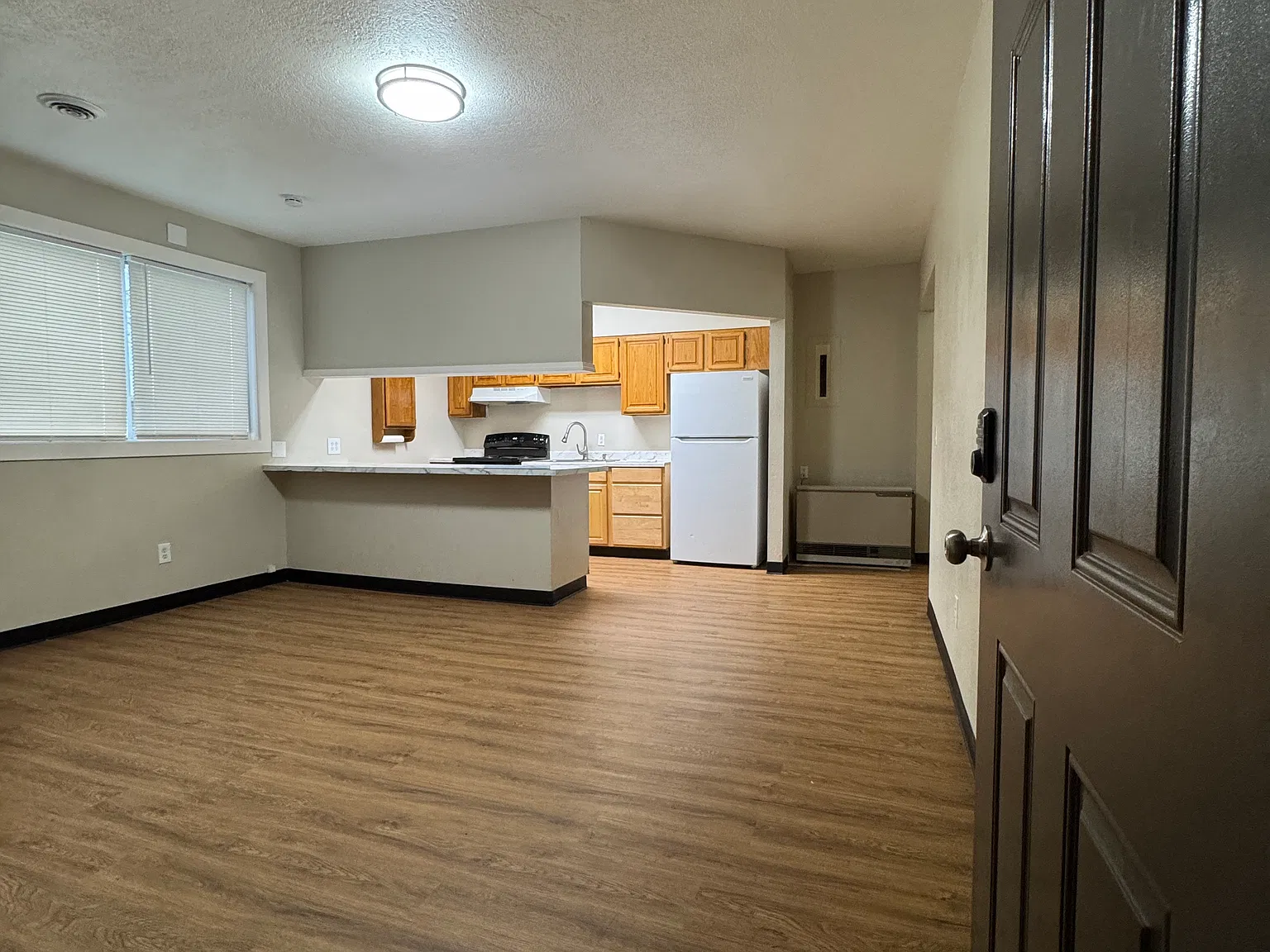 906 W 29th Pl — Photo 2