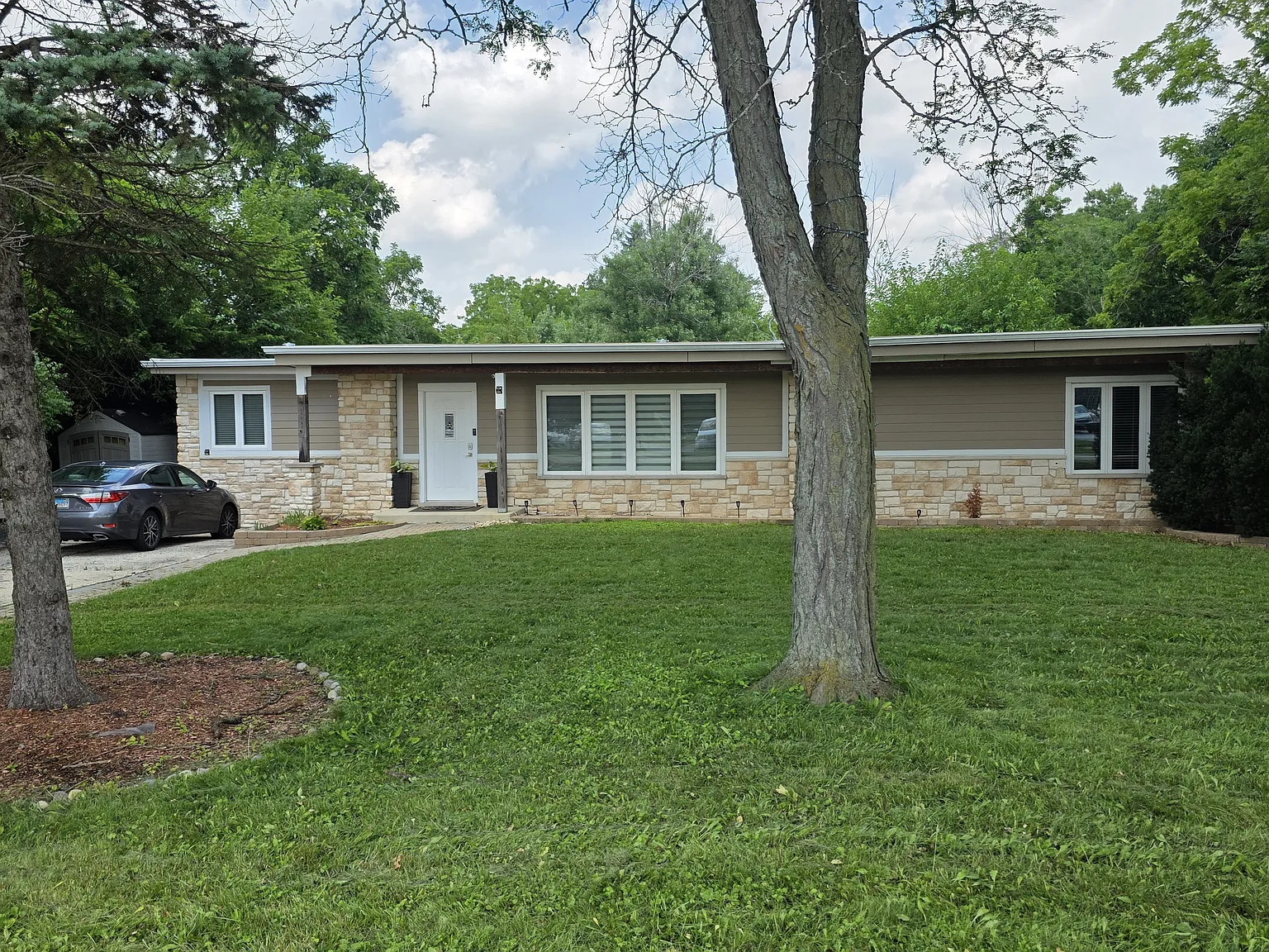 3 bed, 2.5 bath, 2100 sqft, $3,600 — Photo 1