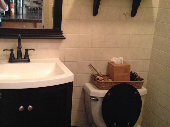 FIRST FLOOR POWDER ROOM