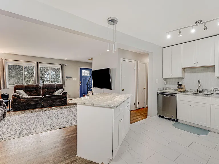 6714 Amherst Rd — Photo 11
