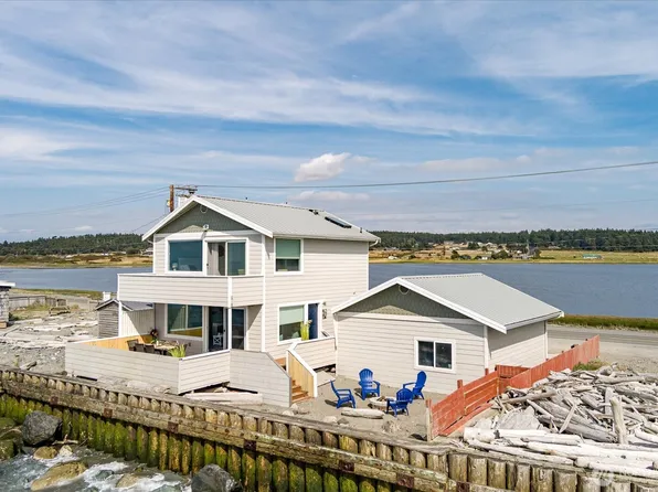2507 W Beach Road, Oak Harbor, WA 98277