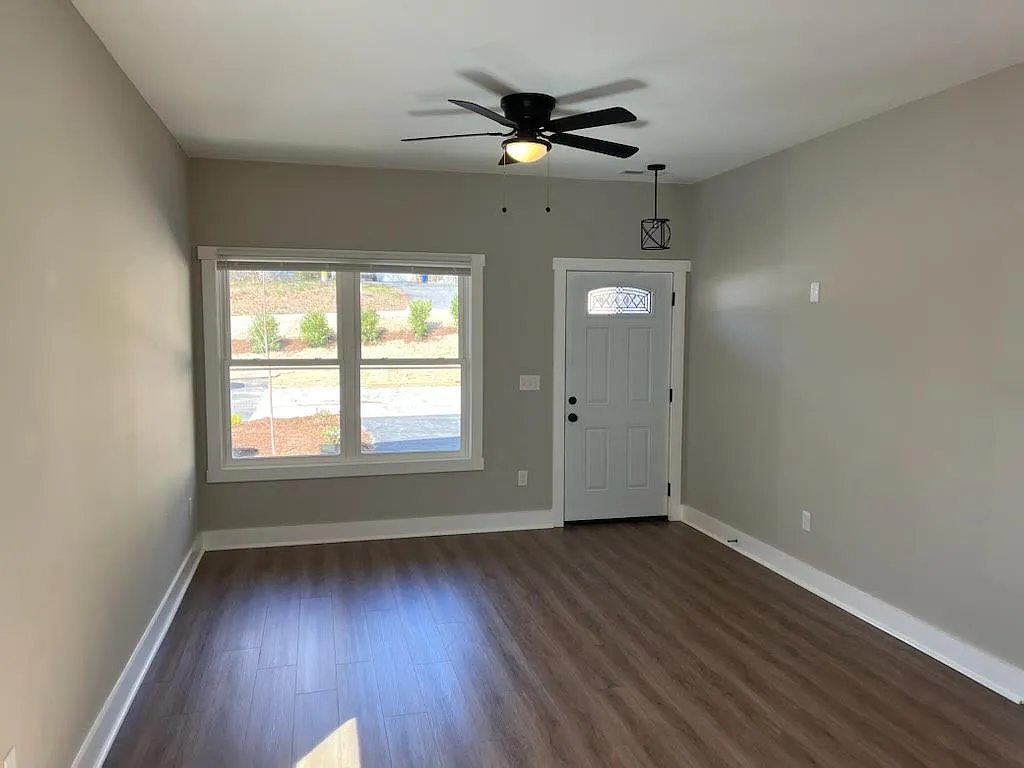 4 bed, 3.5 bath, 1900 sqft, $2,250 — Photo 2