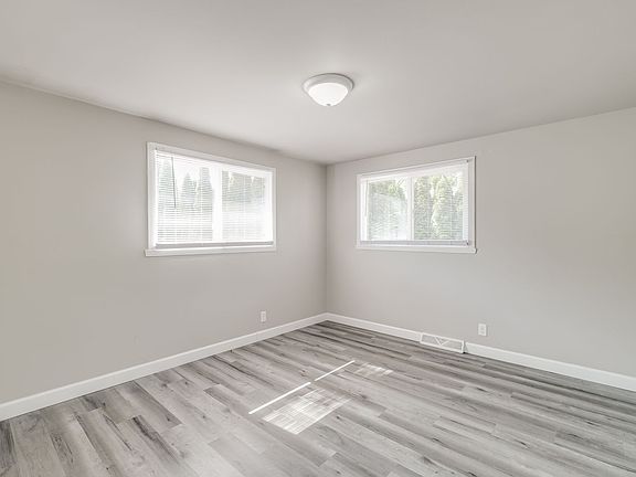 4th image of 471 Farwell Ave