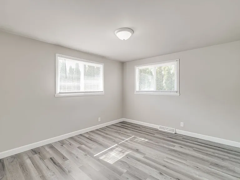 471 Farwell Ave — Photo 4