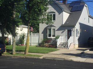 1550 Drumgoole Rd W, Staten Island, NY 10312