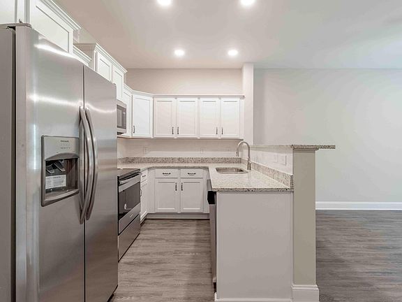 4th image of 275 Smithson Ln