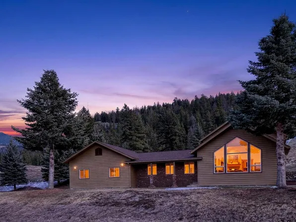 100 Mountain Circle Dr, Eureka, MT 59917