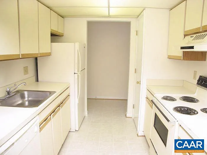 2 bed, 2.0 bath, 979 sqft, $1,600 — Photo 4